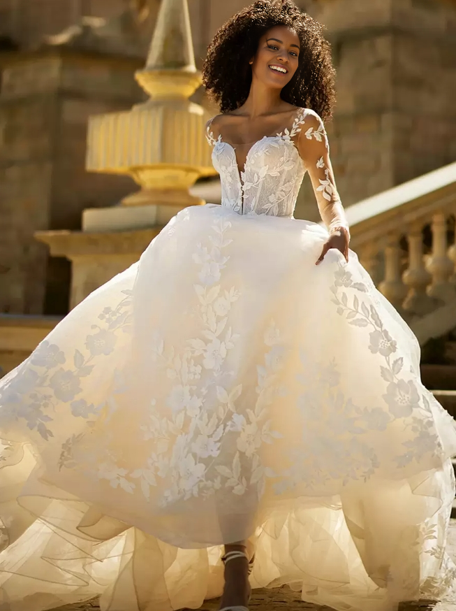 Wedding Dress A-Line With Train V-Neck Long Sleeves Natural Waist Lace Tulle Bridal Dresses