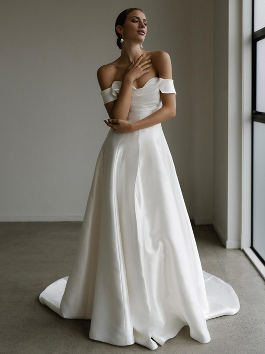 Vintage Wedding Dress Strapless Sleeveless Natural Waist Satin Bride Gown With Train Bridal Dress