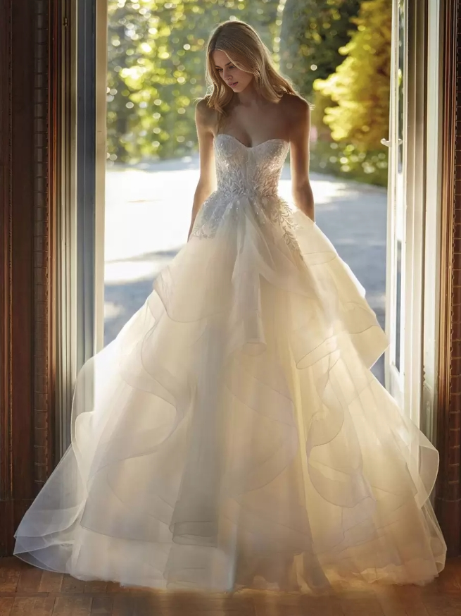 Wedding Dress Princess With Train Sweetheart Neck Sleeveless Natural Waist Applique Lace Bridal Gowns