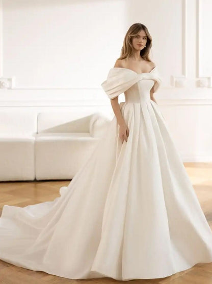 Vintage Wedding Dresses Strapless Sleeveless Natural Waist Satin With Train Pockets Bridal Dress