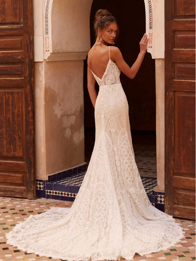 Boho Wedding Dress Lace A-Line Court Train Spaghetti Straps Backless Sleeveless V-Neck Ivory Bride Gown