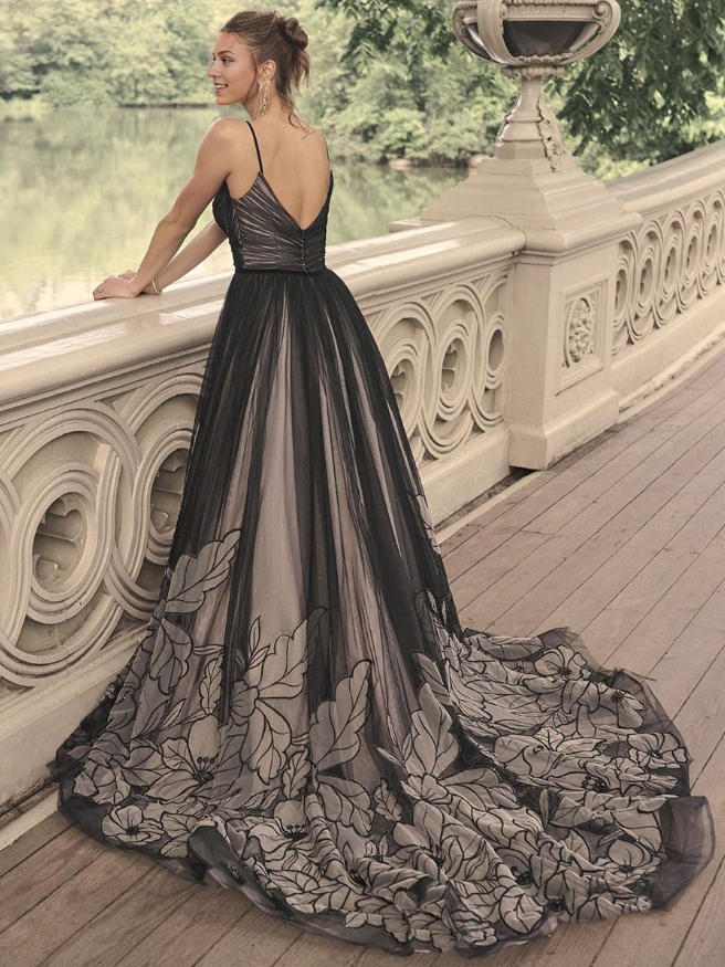 Black Wedding Dresses Lace A-Line V-neckline Sleeveless Spaghetti Straps With Train Bridal Dress