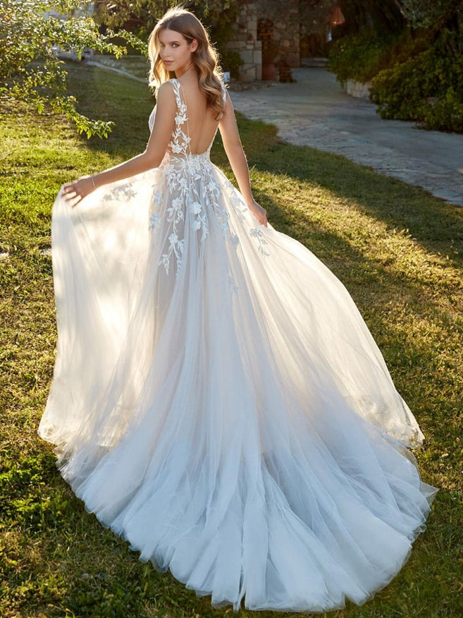 Wedding Gowns Court Train A-Line Sleeveless Lace V-Neck Tulle Bridal Dresses