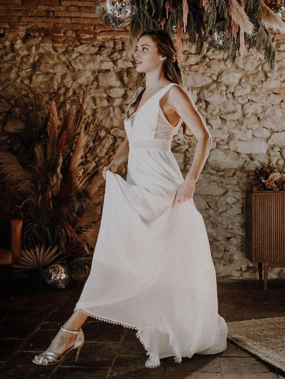 Ivory Boho Wedding Dress Chiffon Pleated A-Line With Train Backless Sleeveless V-Neck Wedding Dress