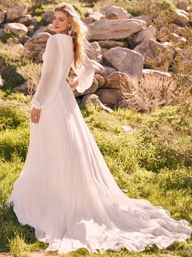 Boho Wedding Dress Chiffon Lace A-Line Court Train Natural Waist Long Sleeves V-Neck Ivory Bride Gown