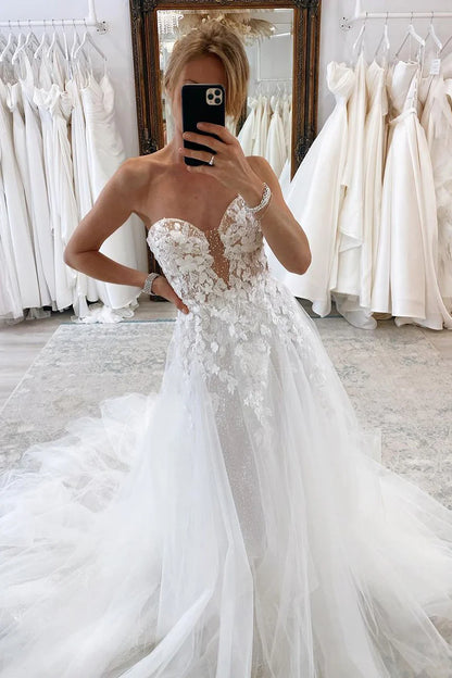 Gorgeous A-Line Strapless Tulle Lace Wedding Dresses