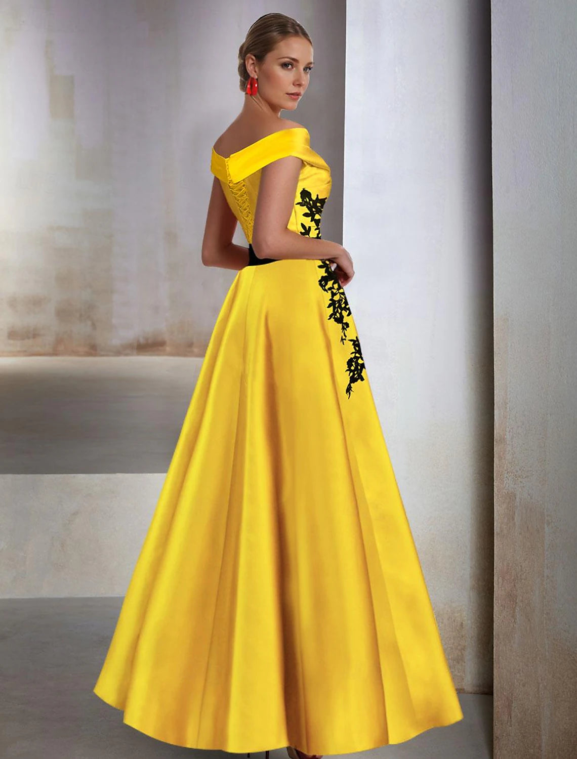 A-Line Evening Gown Wedding Guest Floor Length Sleeveless Off Shoulder Belt / Sash Satin with Slit Applique