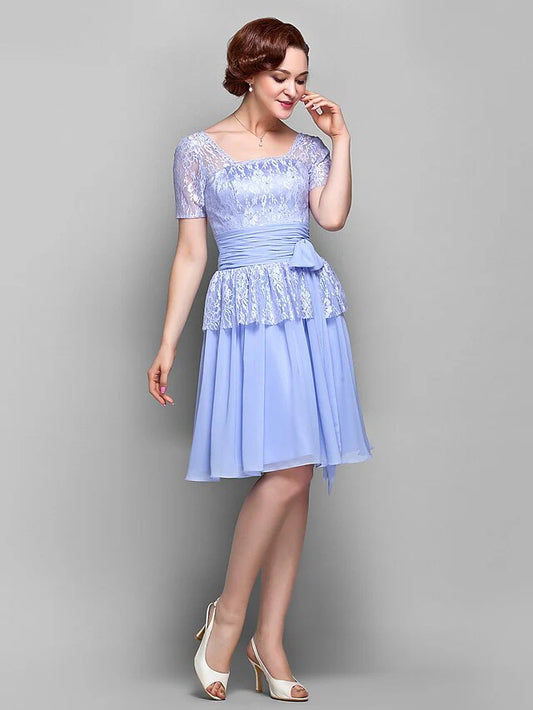 A-Line Mother of the Bride Dress Square Neck Knee Length Chiffon Lace Short Sleeve with Lace Bow(s) Ruched