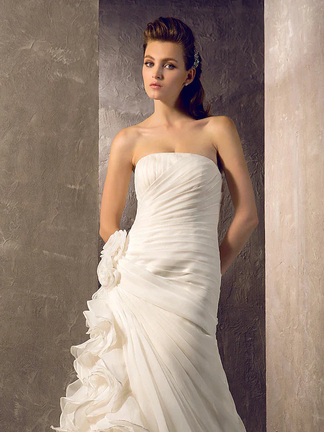 Wedding Dresses Strapless Court Train Organza Sleeveless with Flower Cascading Ruffle Side-Draped