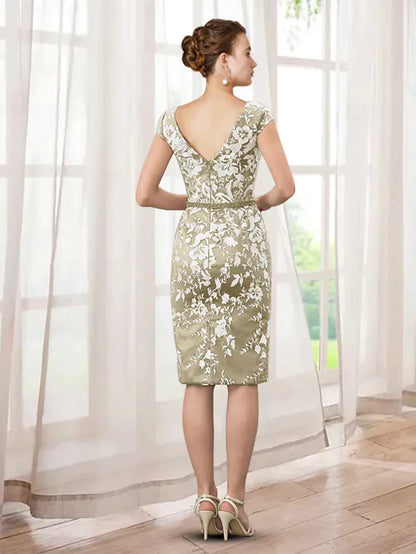 Mother of the Bride Dress Elegant V Neck Knee Length Lace Stretch Length Sleeve with Appliques