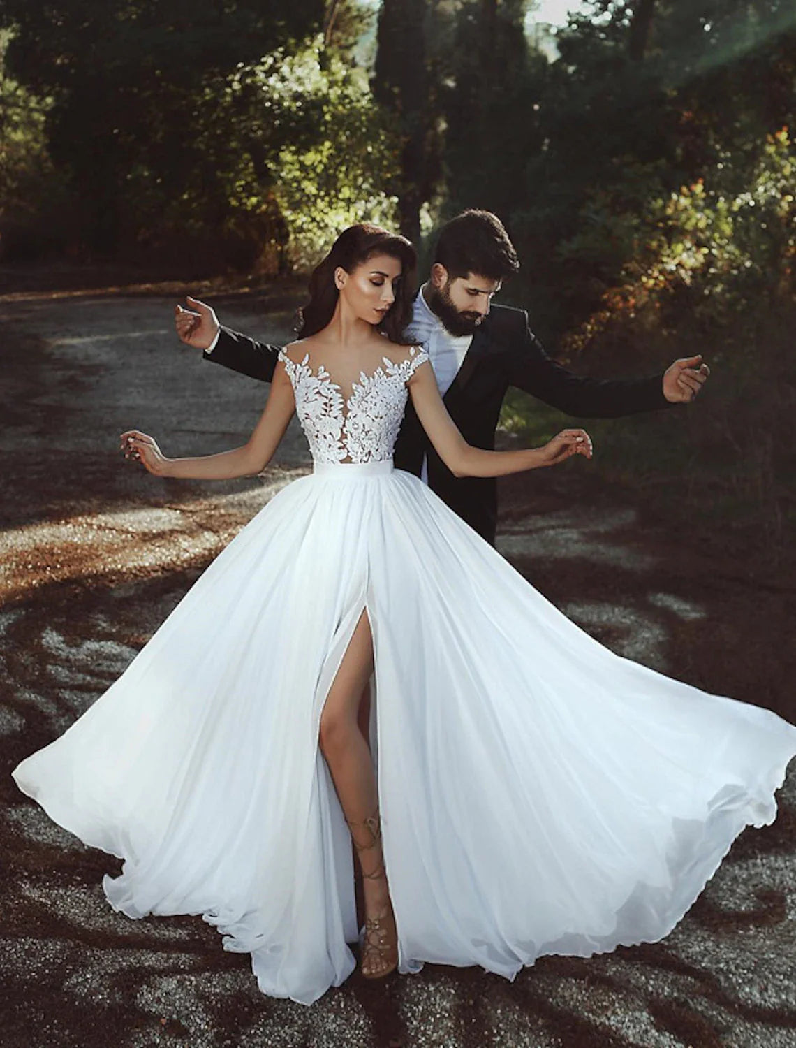 Beach Open Back Wedding Dresses A-Line Illusion Neck Cap Sleeve Court Train Chiffon Bridal Gowns With Pleats Split Front